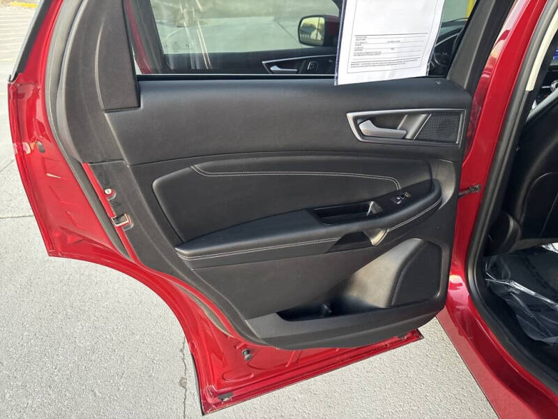 2020 Ford Edge Titanium