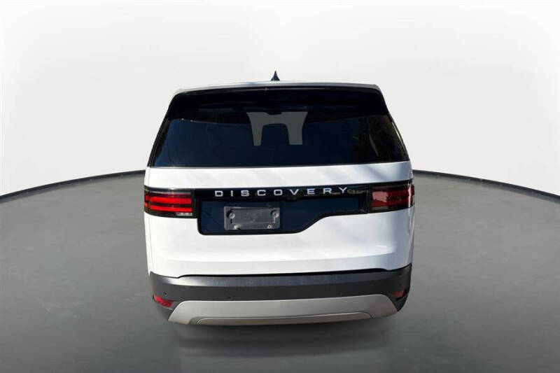 2024 Land Rover Discovery P300 S