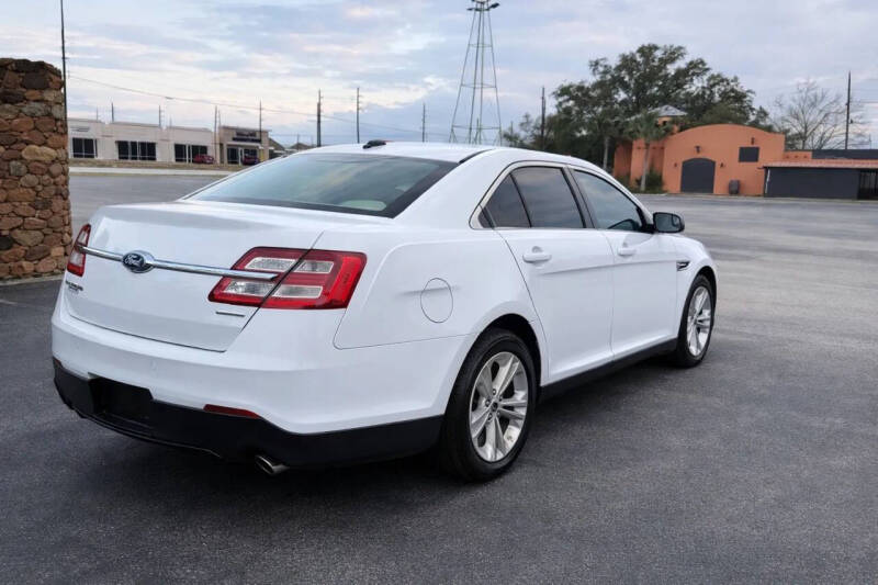 2017 Ford Taurus SE