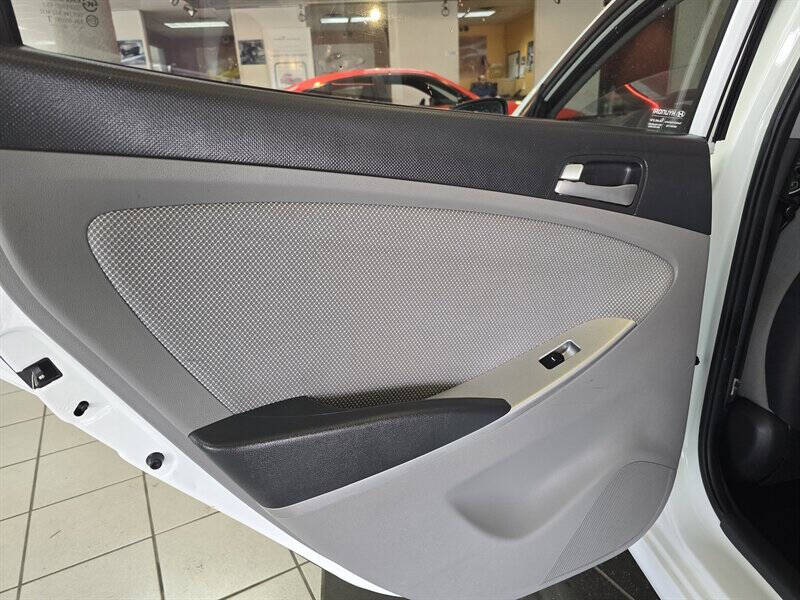 2013 Hyundai Accent GS