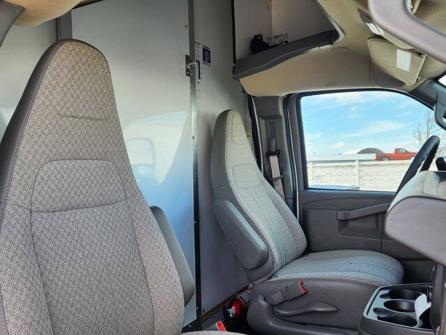 2025 Chevrolet Express 3500