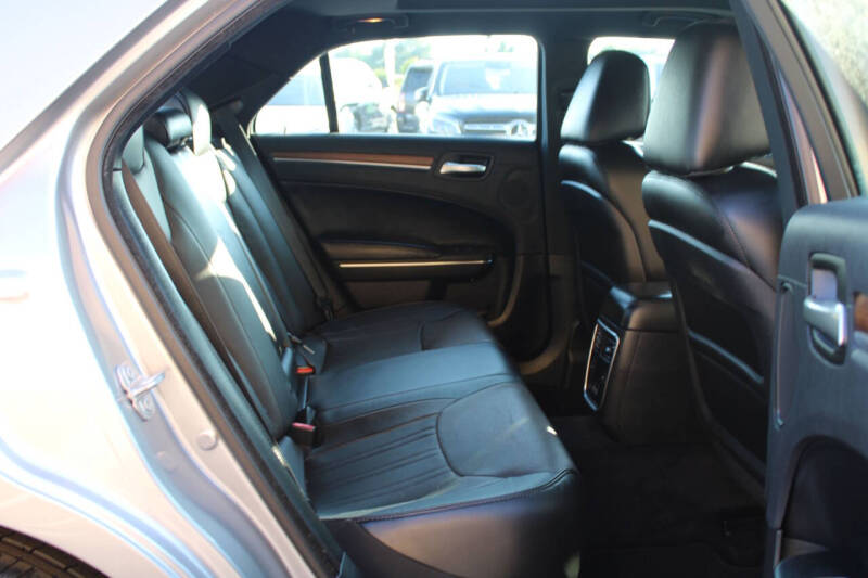 2017 Chrysler 300 C Platinum