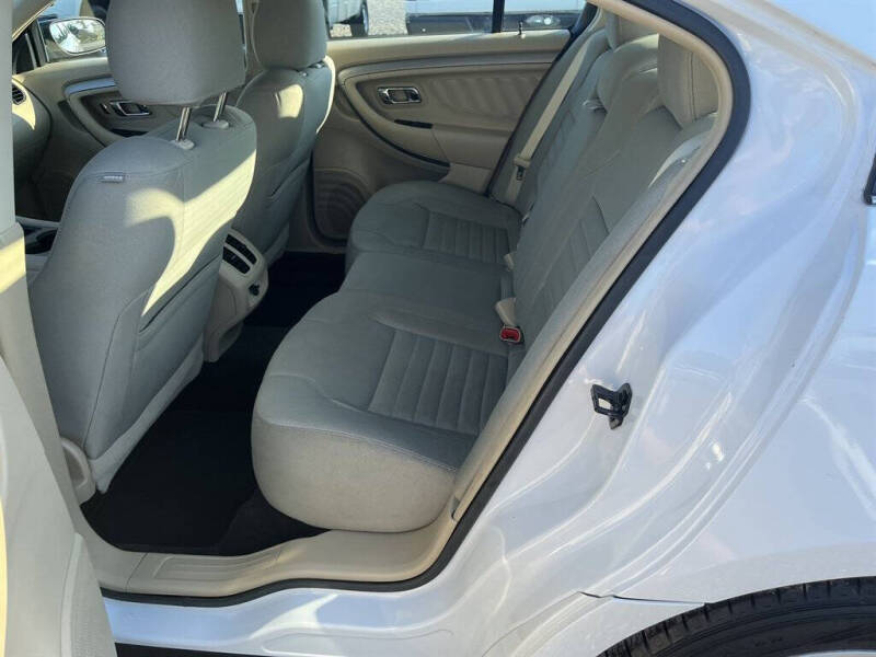 2016 Ford Taurus SE
