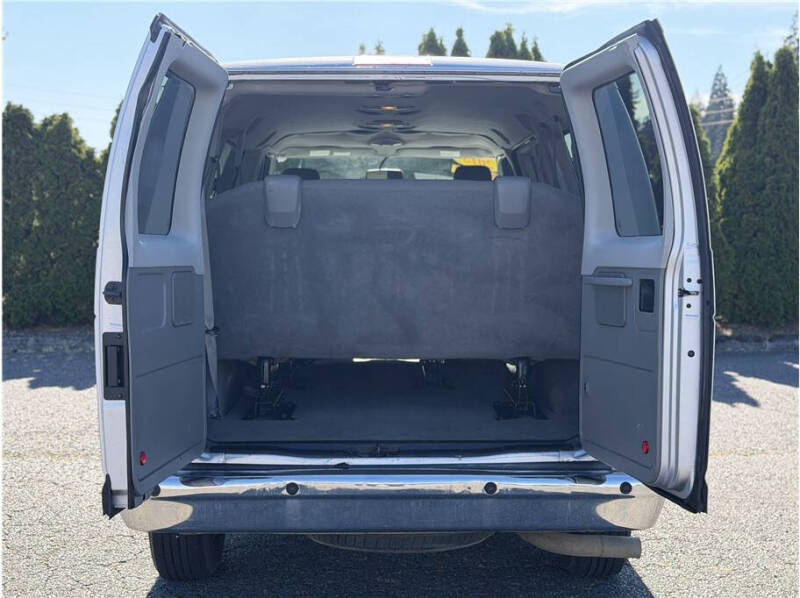 2013 Ford E-Series E-350 SD XLT