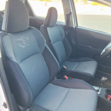 2012 Toyota Yaris 5-Door SE