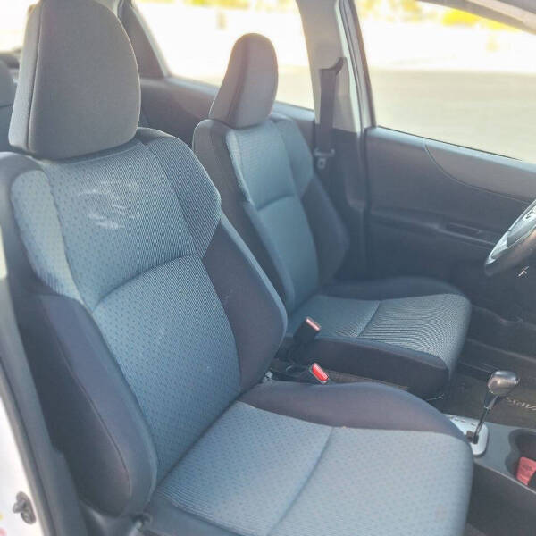 2012 Toyota Yaris 5-Door SE