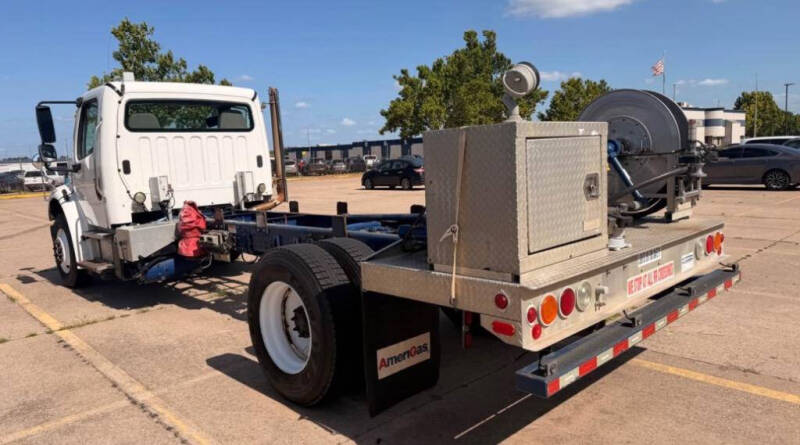 2015 Freightliner M2 106