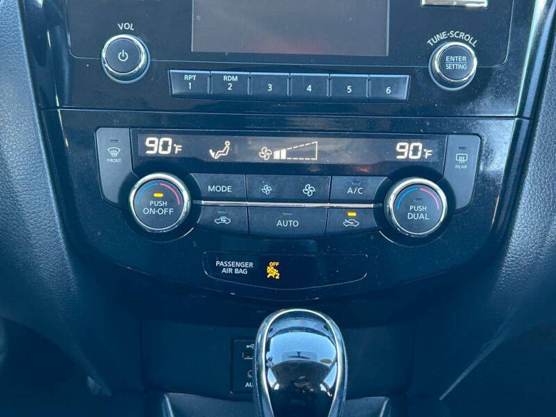 2017 Nissan Rogue Sport SV