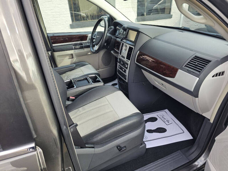 2010 Chrysler Town and Country Touring Plus