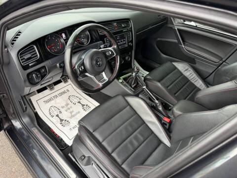 2017 Volkswagen Golf GTI Sport