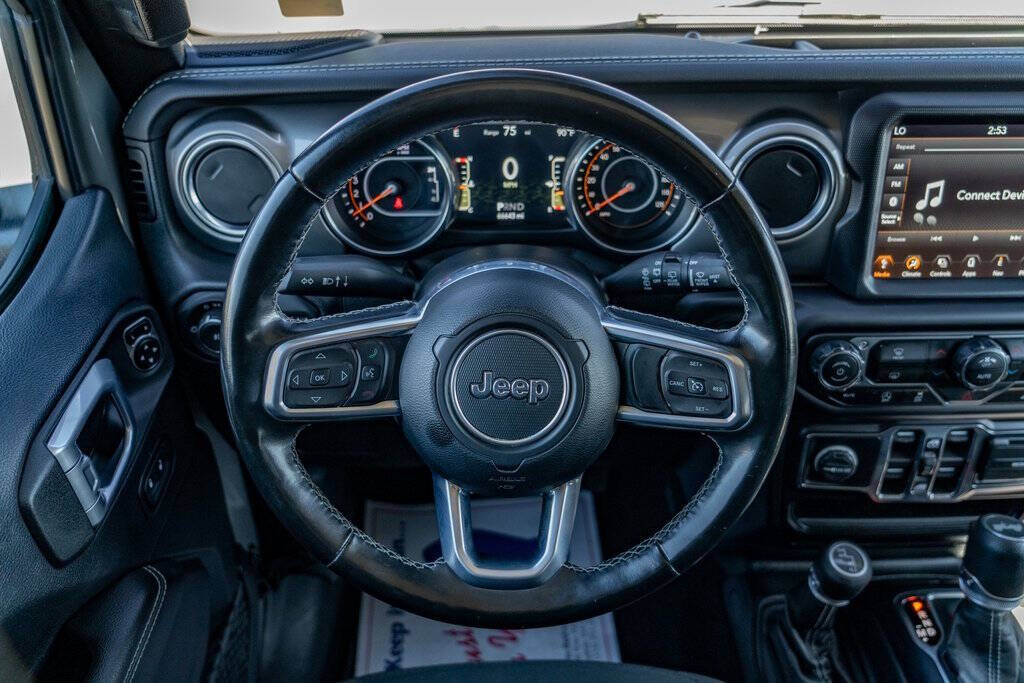 2021 Jeep Wrangler Unlimited for sale at Auto Destination in Puyallup, WA