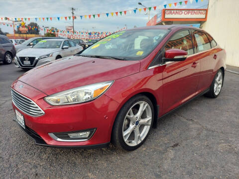 2016 Ford Focus for sale at Credit World Auto Sales in Fresno CA