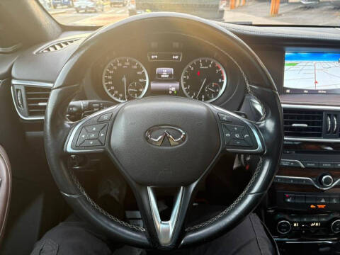 2017 Infiniti QX30 Premium