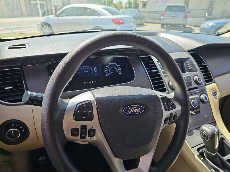 2017 Ford Taurus SE