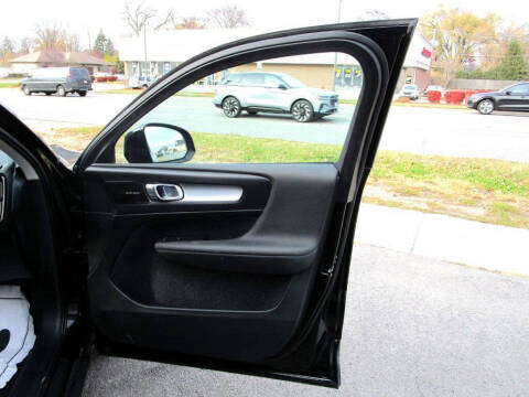 2020 Volvo XC40 T5 Momentum