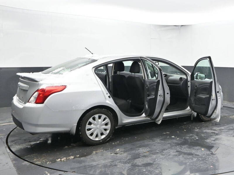 2019 Nissan Versa S Plus