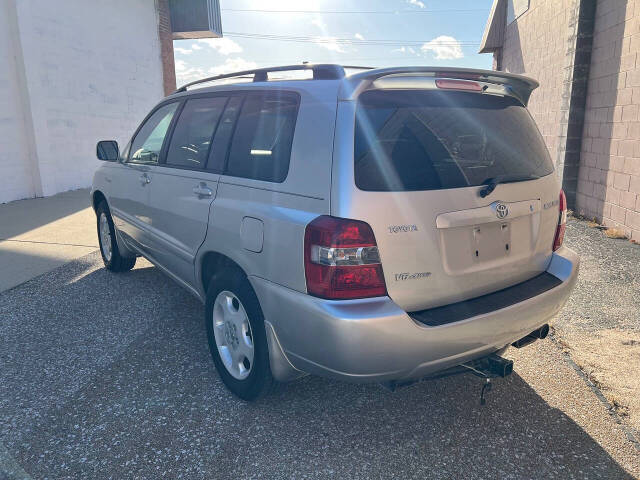 2005 Toyota Highlander for sale at Slideways Customs Auto Sales in Omaha, NE