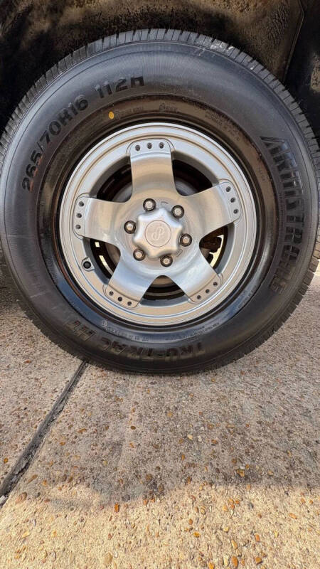 2004 Toyota Sequoia SR5