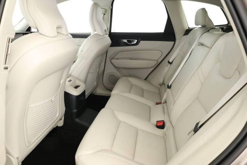 2025 Volvo XC60 T8 Ultra Dark Theme