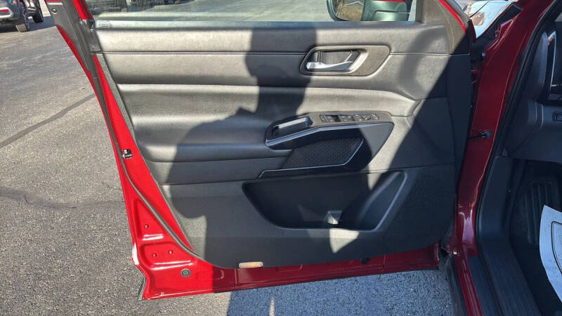 2022 Nissan Pathfinder SV