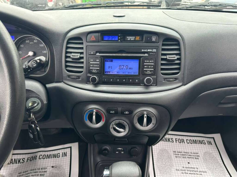 2010 Hyundai Accent Blue
