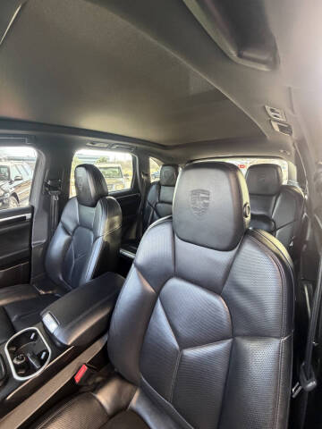 2017 Porsche Cayenne S E-Hybrid Platinum Edition