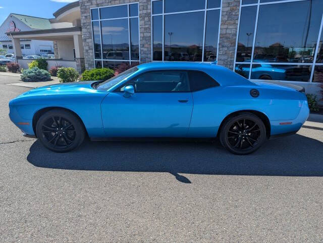 2016 Dodge Challenger SXT Plus