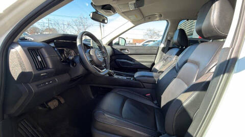 2022 Nissan Pathfinder SL