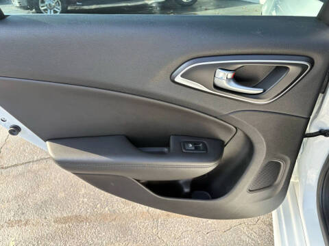 2017 Chrysler 200 Limited Platinum