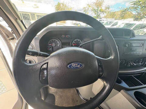 2013 Ford E-Series E-350 SD XL