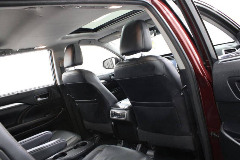 2017 Toyota Highlander SE