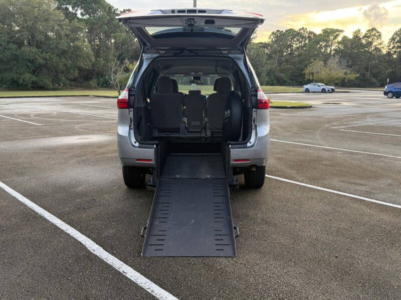 2018 Toyota Sienna LE Mobility 7-Passenger