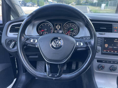 2016 Volkswagen Golf TSI SE