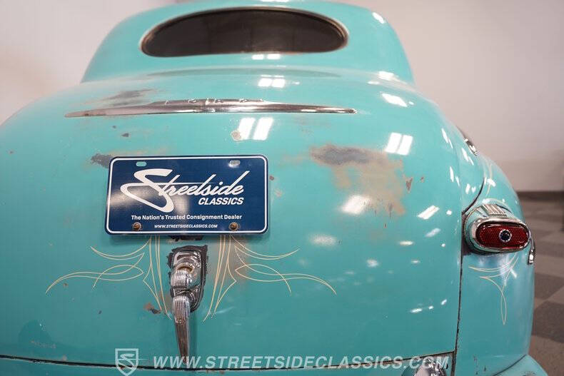 1948 Ford Deluxe