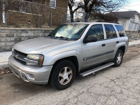 2004 Chevrolet TrailBlazer for sale at JE Auto Sales LLC in Indianapolis IN