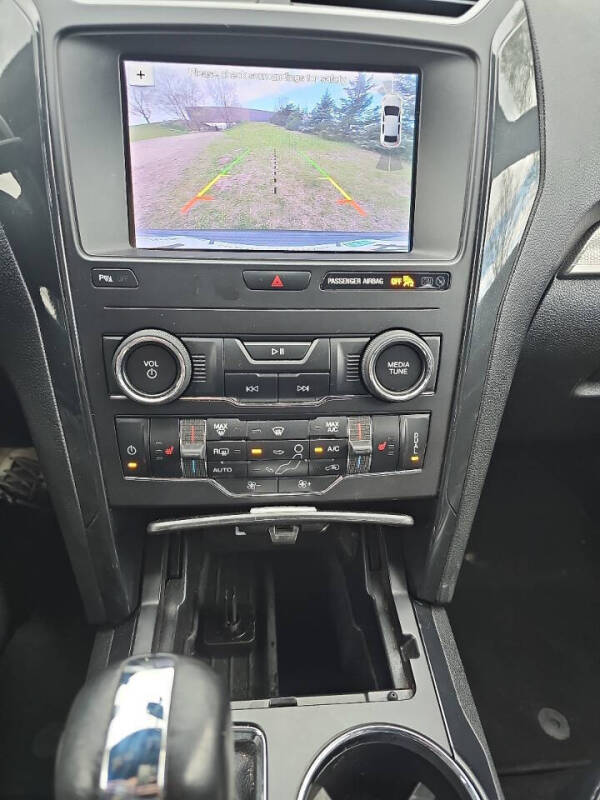 2019 Ford Explorer XLT - Photo 13