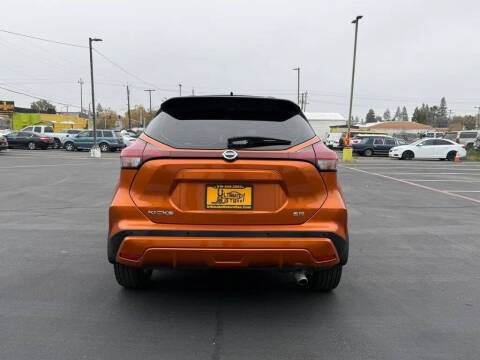2021 Nissan Kicks SR