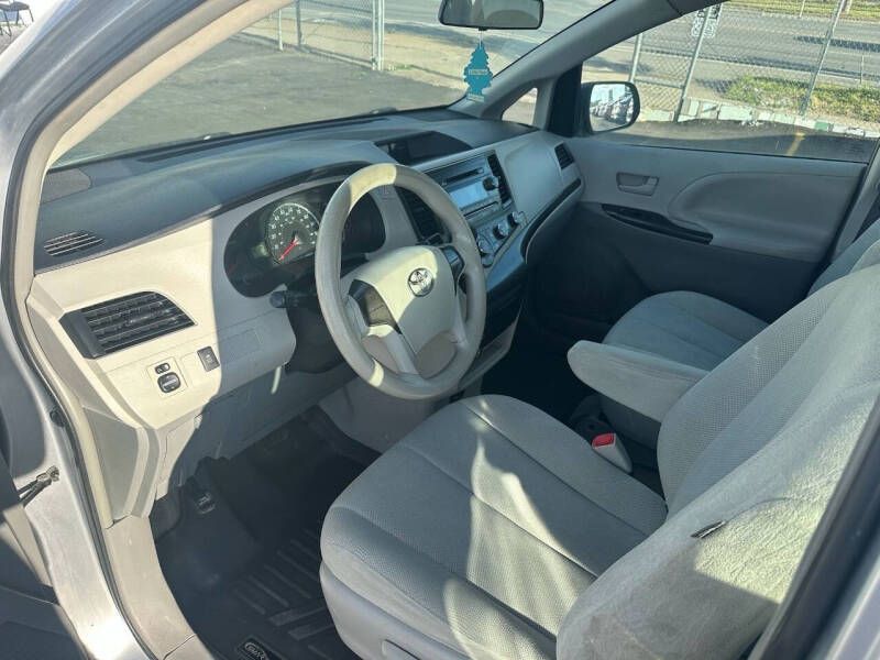 2013 Toyota Sienna L 7-Passenger