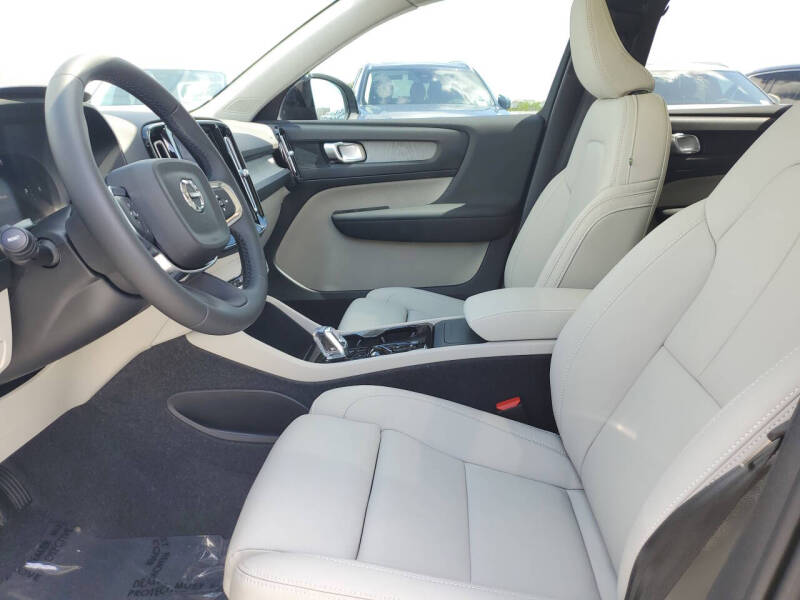 2026 Volvo XC40 B4 Plus