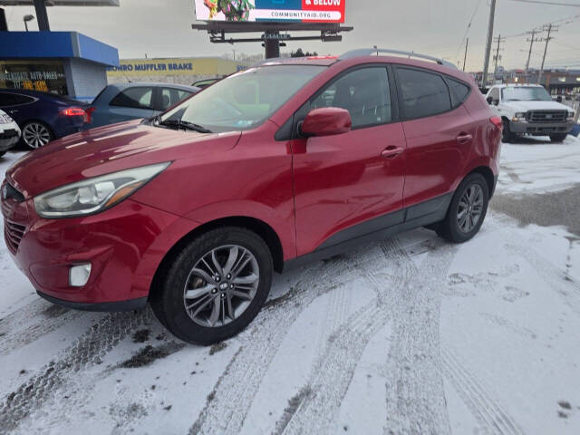 2015 Hyundai TUCSON for sale at QUEENSGATE AUTO SALES in York, PA