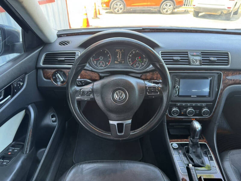 2012 Volkswagen Passat SEL Premium PZEV
