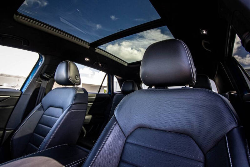 2024 Volkswagen Atlas Cross Sport SEL R-Line 4Motion