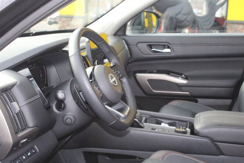 2023 Nissan Pathfinder Platinum