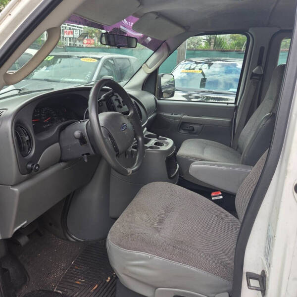 2004 Ford E-Series