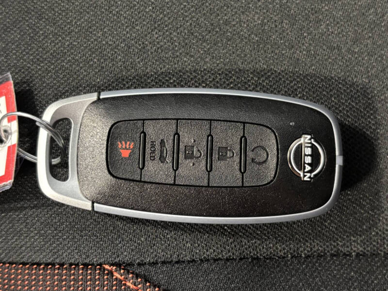 2025 Nissan Versa SR