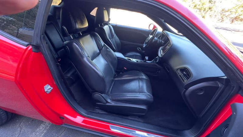 2016 Dodge Challenger SXT Plus