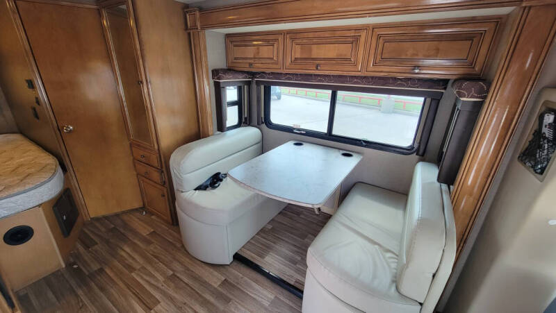 2017 Thor Motor Coach SYNERGY  CB24