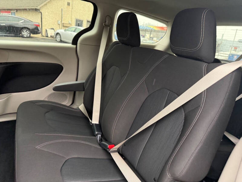 2021 Chrysler Voyager L