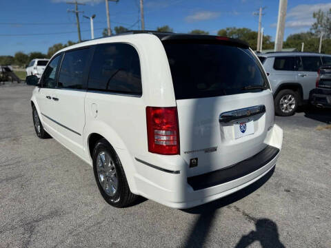 2008 Chrysler Town and Country Limited