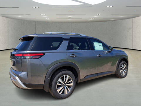 2024 Nissan Pathfinder SL